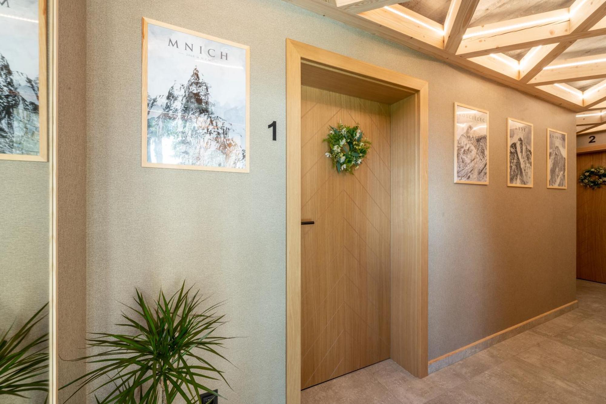 Apartment 1006 M N P M Bustryk